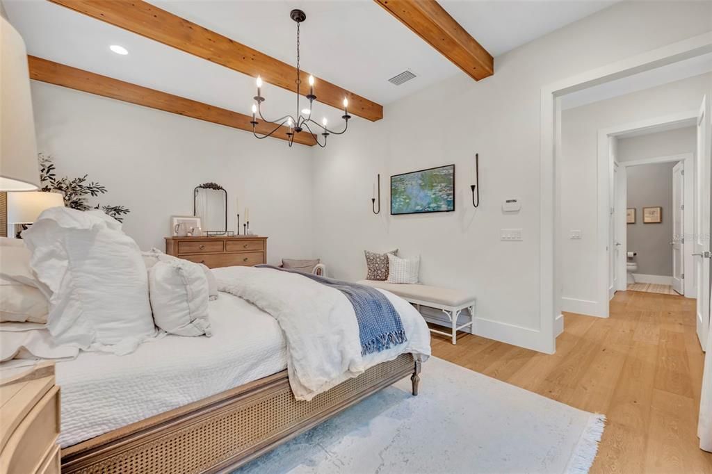 Activo con contrato: $1,995,000 (4 camas, 4 baños, 3314 Pies cuadrados)