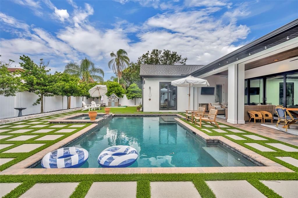 Activo con contrato: $1,995,000 (4 camas, 4 baños, 3314 Pies cuadrados)