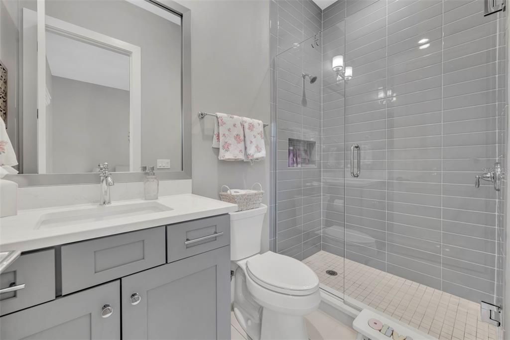 Activo con contrato: $1,995,000 (4 camas, 4 baños, 3314 Pies cuadrados)