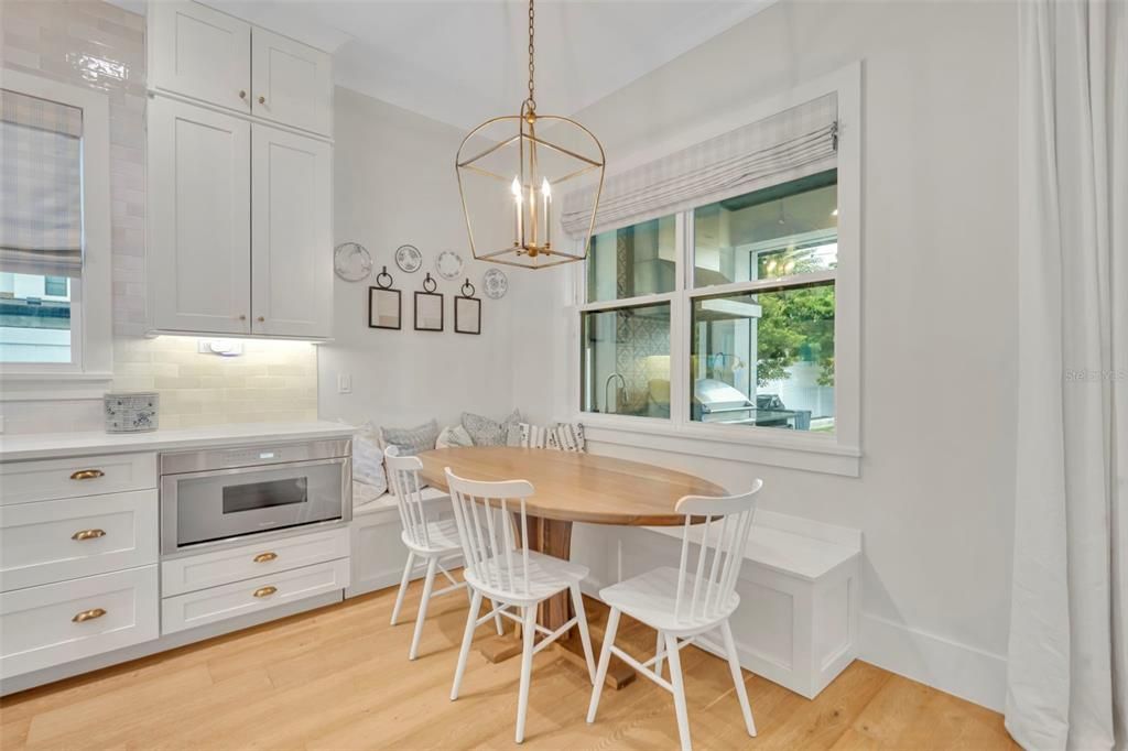 Activo con contrato: $1,995,000 (4 camas, 4 baños, 3314 Pies cuadrados)