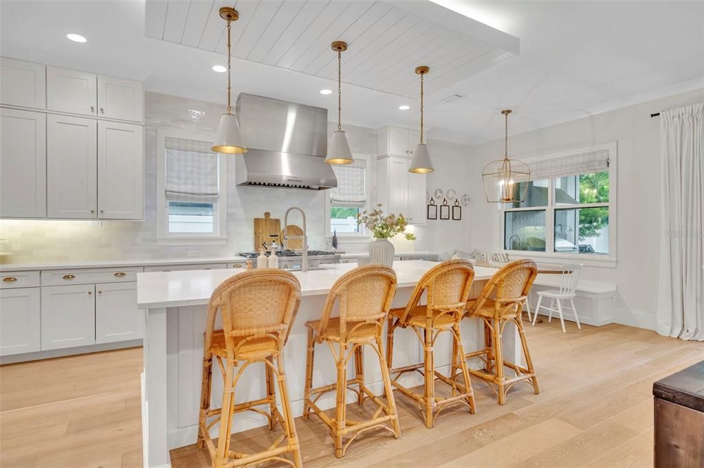 Activo con contrato: $1,995,000 (4 camas, 4 baños, 3314 Pies cuadrados)