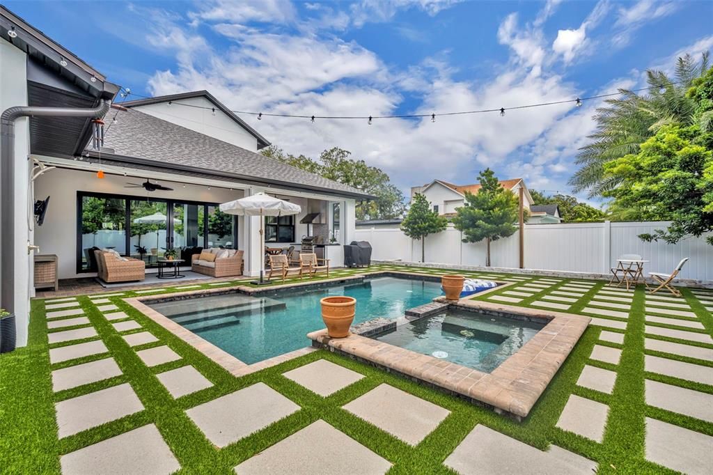 Activo con contrato: $1,995,000 (4 camas, 4 baños, 3314 Pies cuadrados)