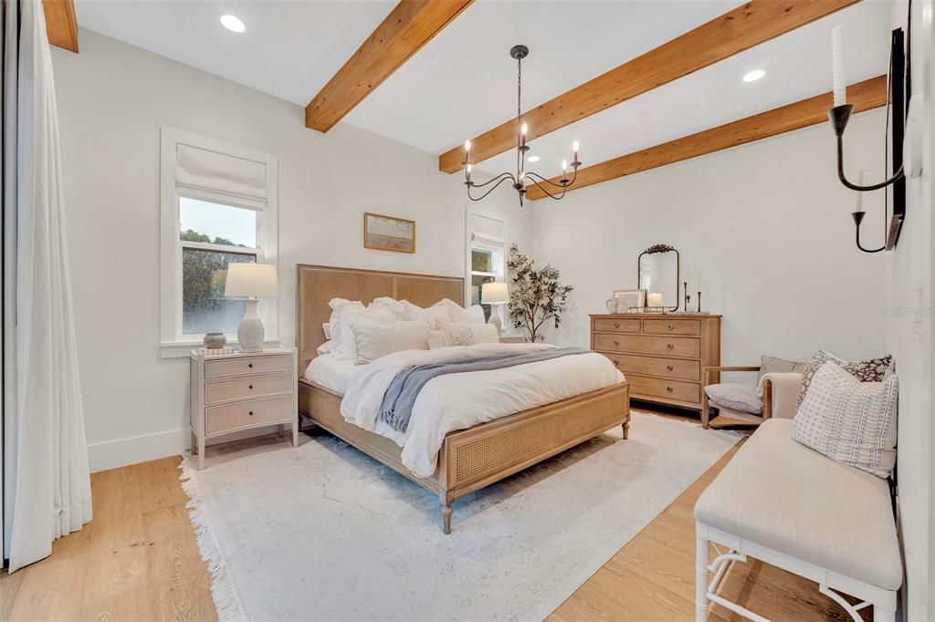 Activo con contrato: $1,995,000 (4 camas, 4 baños, 3314 Pies cuadrados)