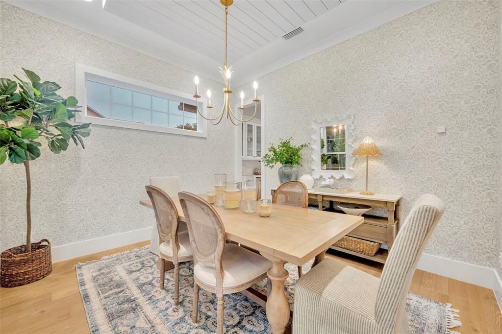 Activo con contrato: $1,995,000 (4 camas, 4 baños, 3314 Pies cuadrados)