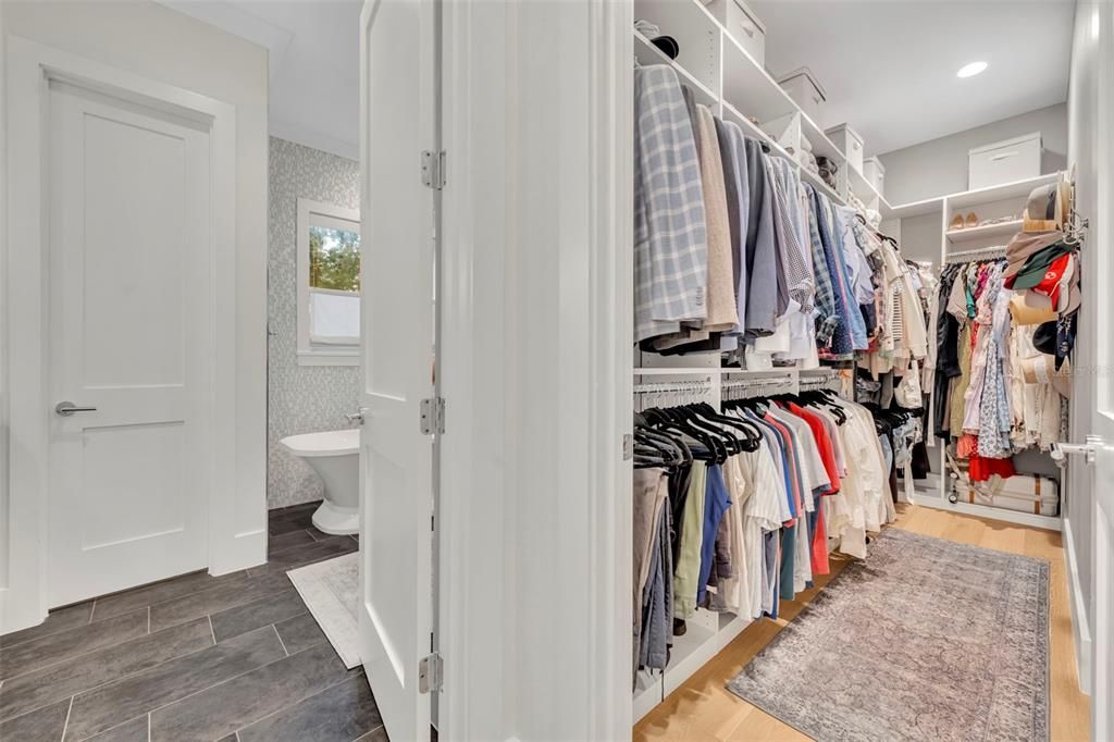 Activo con contrato: $1,995,000 (4 camas, 4 baños, 3314 Pies cuadrados)