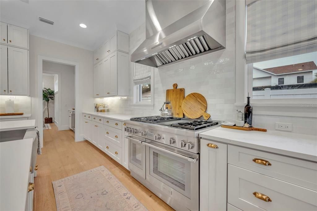 Activo con contrato: $1,995,000 (4 camas, 4 baños, 3314 Pies cuadrados)