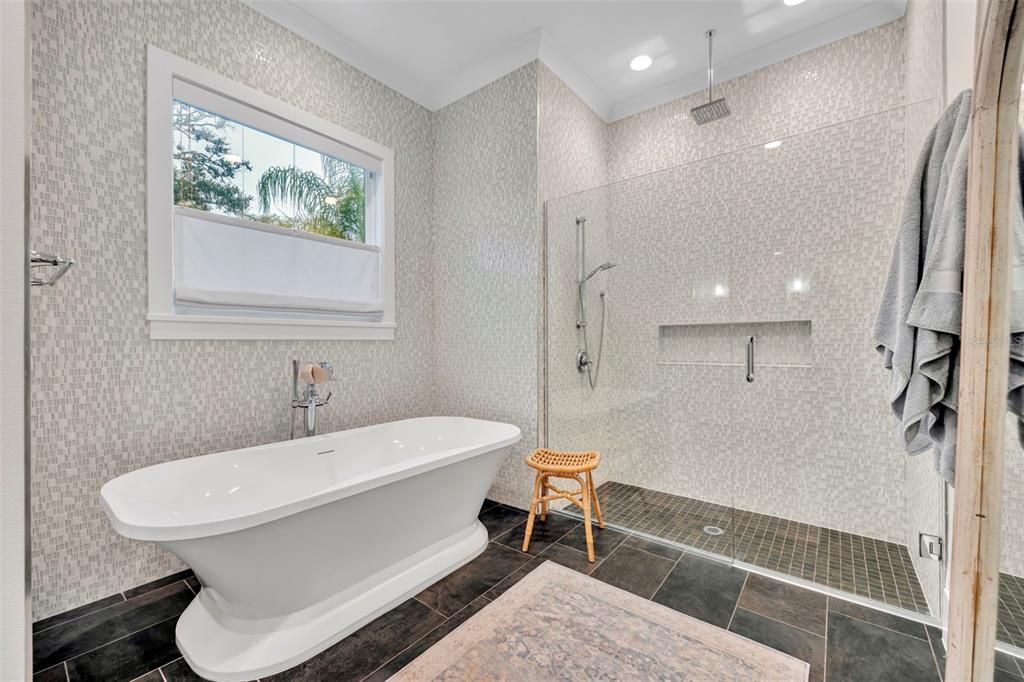 Activo con contrato: $1,995,000 (4 camas, 4 baños, 3314 Pies cuadrados)