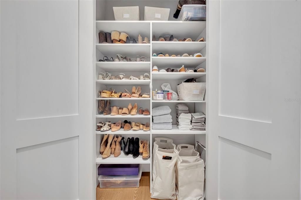 Activo con contrato: $1,995,000 (4 camas, 4 baños, 3314 Pies cuadrados)