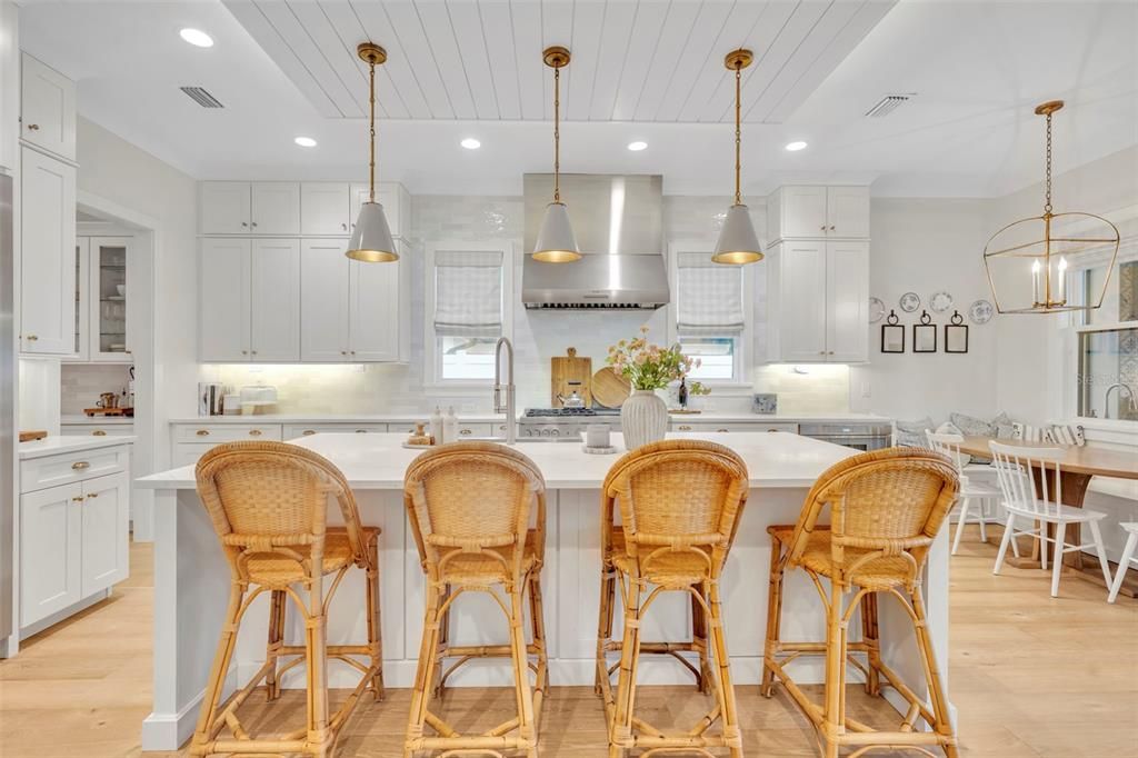 Activo con contrato: $1,995,000 (4 camas, 4 baños, 3314 Pies cuadrados)