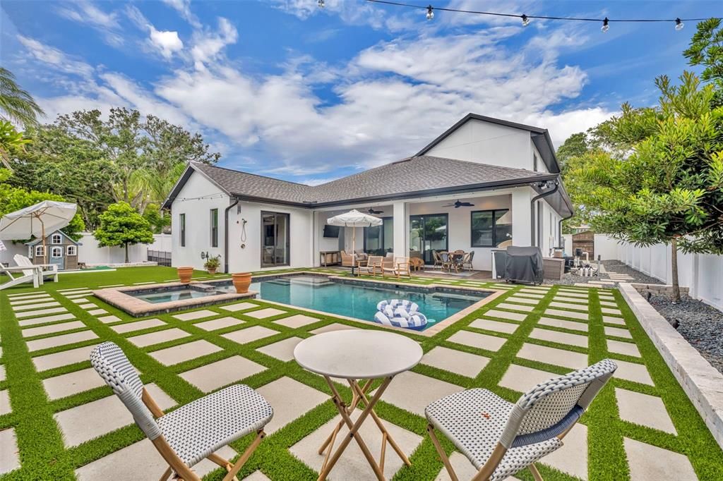 Activo con contrato: $1,995,000 (4 camas, 4 baños, 3314 Pies cuadrados)