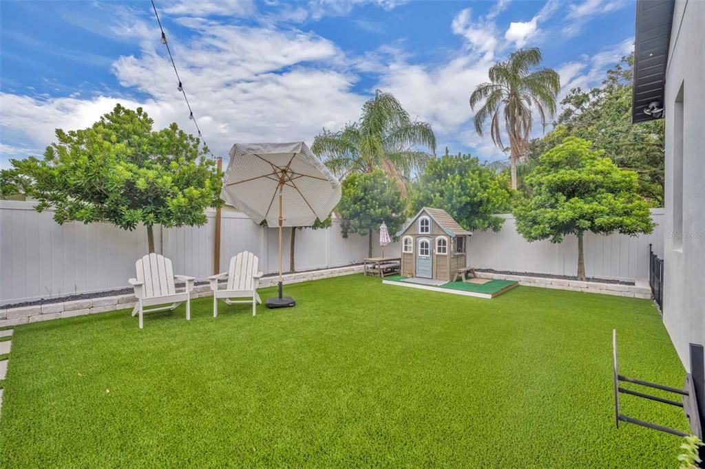 Activo con contrato: $1,995,000 (4 camas, 4 baños, 3314 Pies cuadrados)