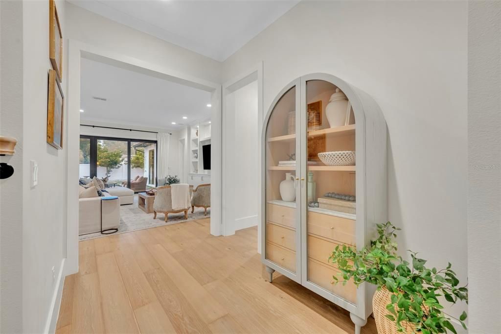 Activo con contrato: $1,995,000 (4 camas, 4 baños, 3314 Pies cuadrados)