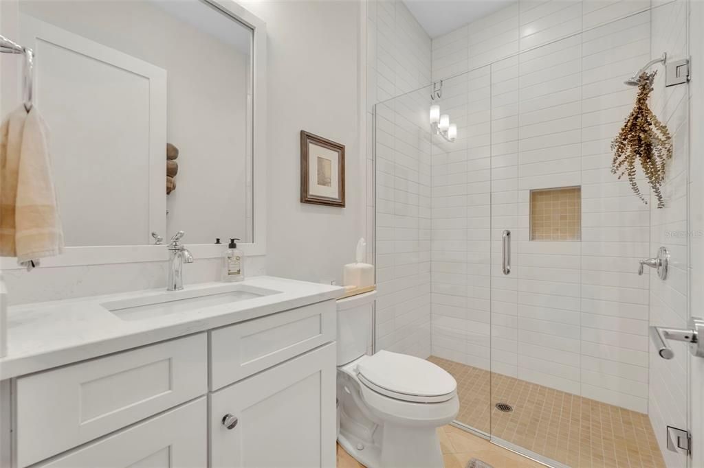 Activo con contrato: $1,995,000 (4 camas, 4 baños, 3314 Pies cuadrados)