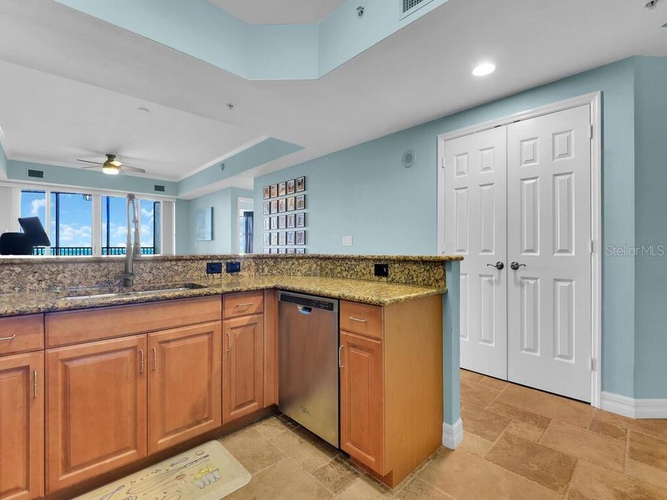 待售: $329,000 (3 贝兹, 2 浴室, 1318 平方英尺)