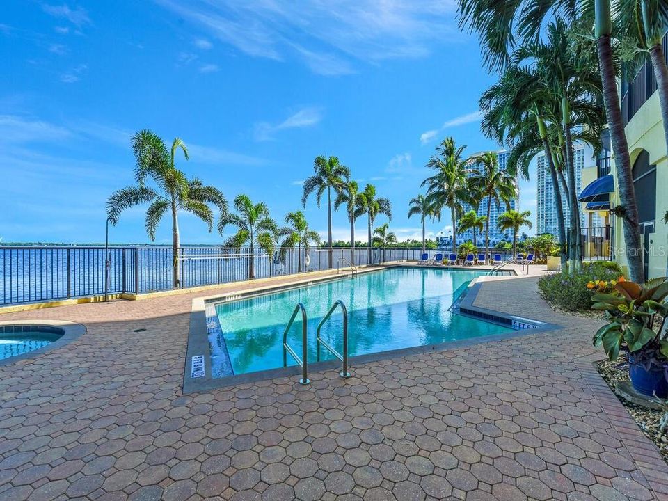 待售: $329,000 (3 贝兹, 2 浴室, 1318 平方英尺)