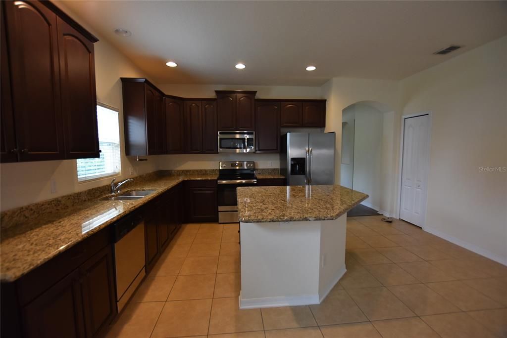 出租: $2,150 (3 贝兹, 2 浴室, 1619 平方英尺)