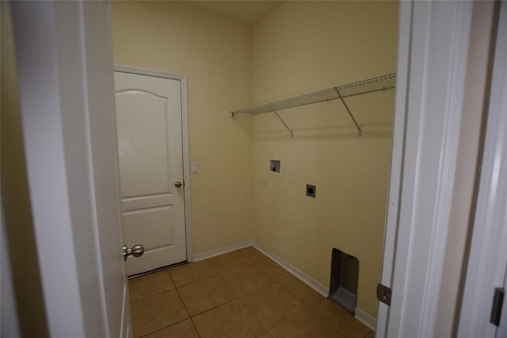 出租: $2,150 (3 贝兹, 2 浴室, 1619 平方英尺)