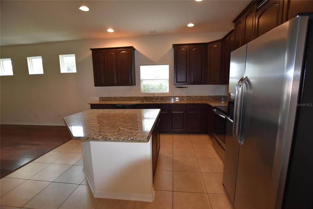 出租: $2,150 (3 贝兹, 2 浴室, 1619 平方英尺)