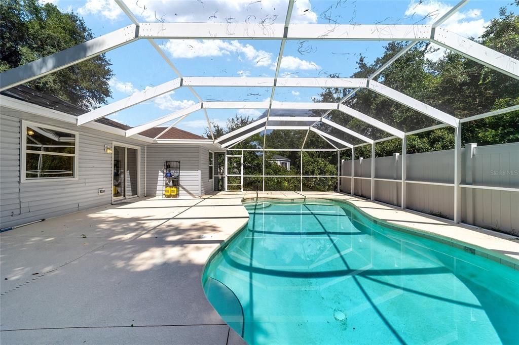 合同活跃: $299,000 (3 贝兹, 2 浴室, 1608 平方英尺)