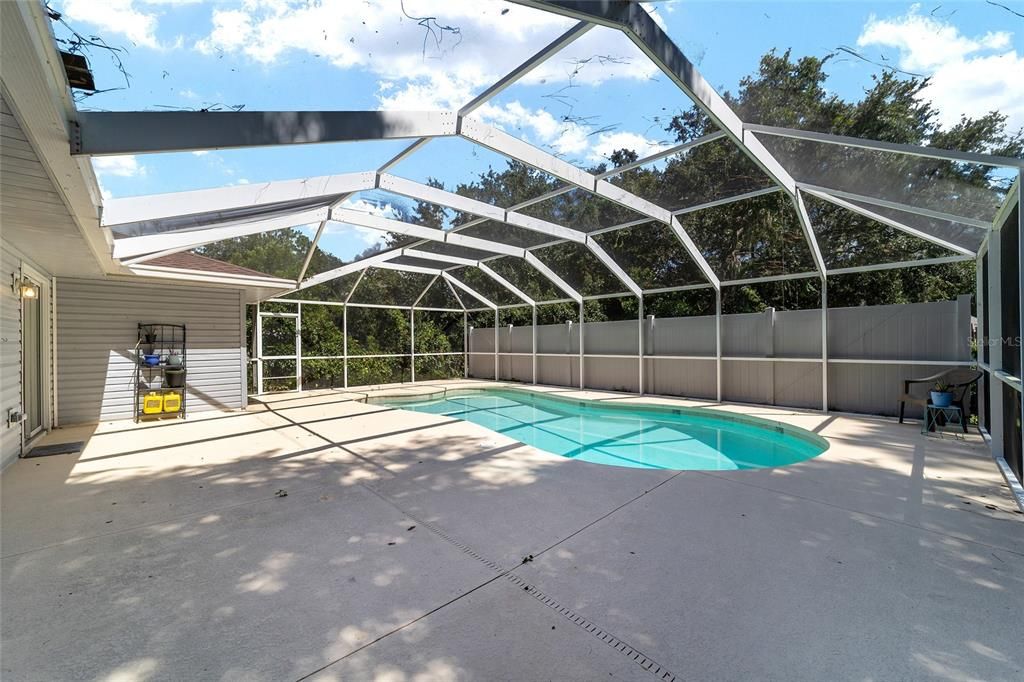 合同活跃: $299,000 (3 贝兹, 2 浴室, 1608 平方英尺)