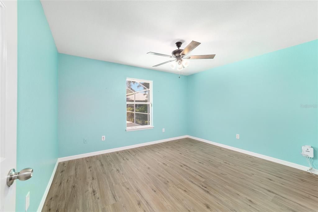 合同活跃: $299,000 (3 贝兹, 2 浴室, 1608 平方英尺)