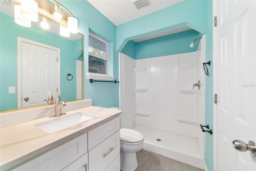 合同活跃: $299,000 (3 贝兹, 2 浴室, 1608 平方英尺)