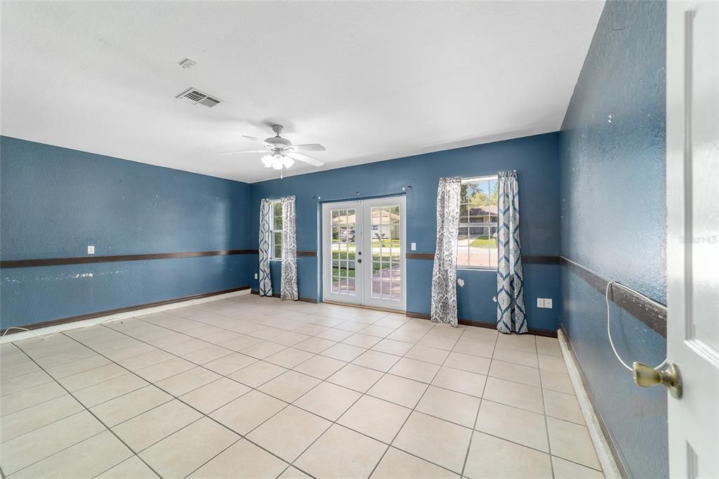 合同活跃: $299,000 (3 贝兹, 2 浴室, 1608 平方英尺)