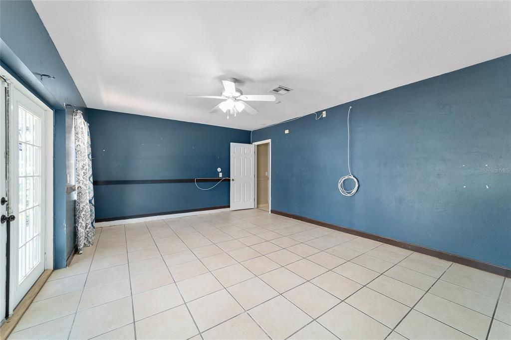 合同活跃: $299,000 (3 贝兹, 2 浴室, 1608 平方英尺)