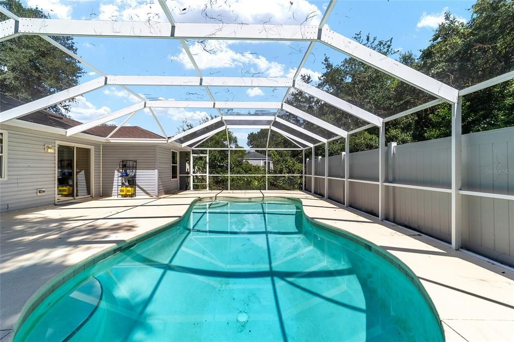 合同活跃: $299,000 (3 贝兹, 2 浴室, 1608 平方英尺)