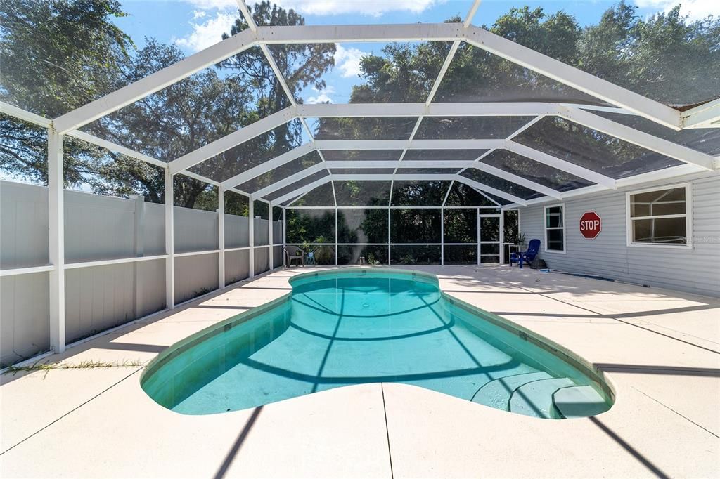 合同活跃: $299,000 (3 贝兹, 2 浴室, 1608 平方英尺)