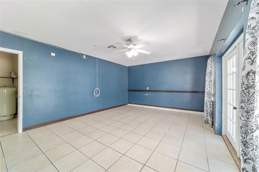 合同活跃: $299,000 (3 贝兹, 2 浴室, 1608 平方英尺)