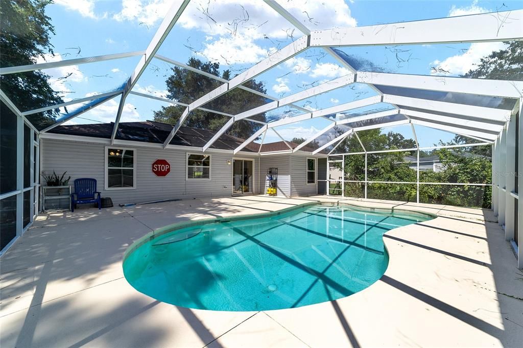 合同活跃: $299,000 (3 贝兹, 2 浴室, 1608 平方英尺)