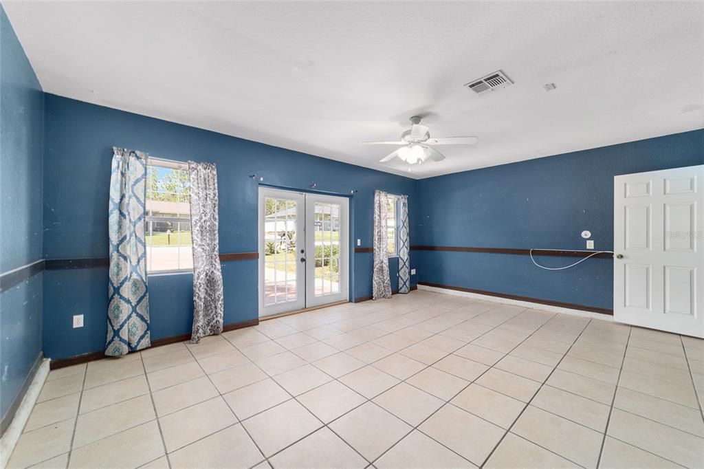 合同活跃: $299,000 (3 贝兹, 2 浴室, 1608 平方英尺)