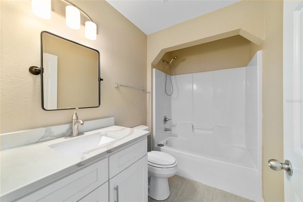 合同活跃: $299,000 (3 贝兹, 2 浴室, 1608 平方英尺)