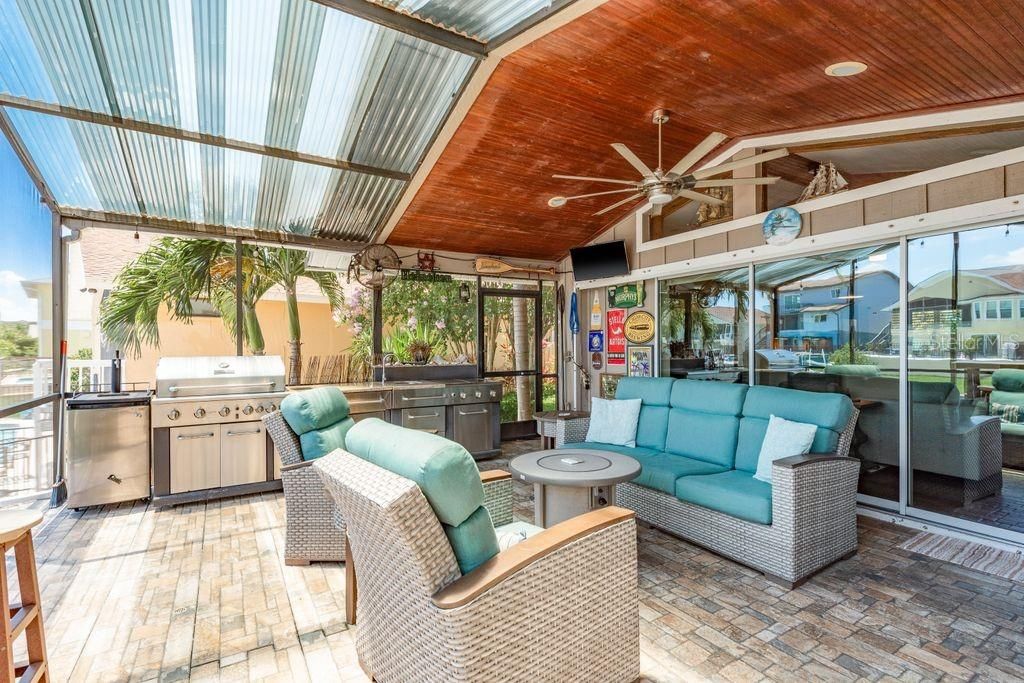 For Sale: $699,777 (2 beds, 2 baths, 1390 Square Feet)