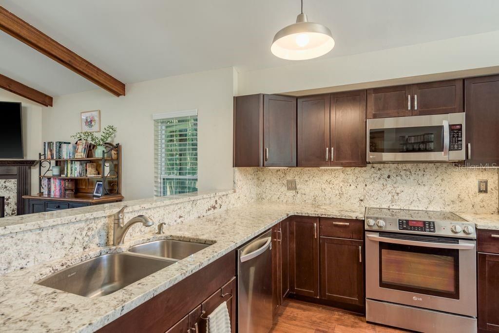 For Sale: $699,777 (2 beds, 2 baths, 1390 Square Feet)