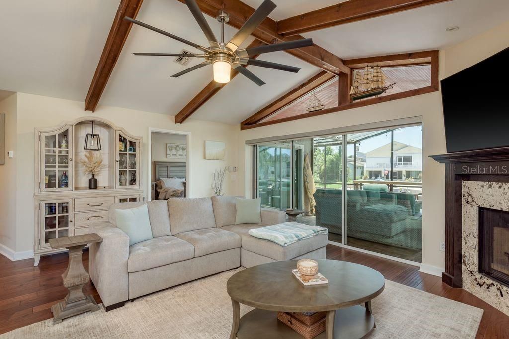 For Sale: $699,777 (2 beds, 2 baths, 1390 Square Feet)