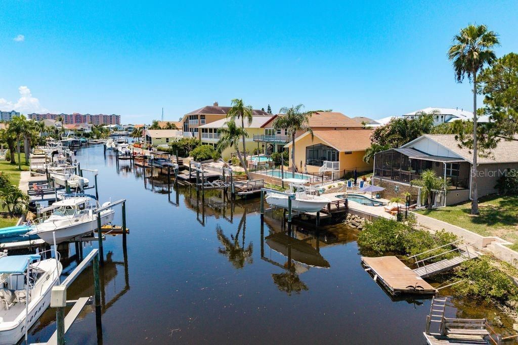 For Sale: $699,777 (2 beds, 2 baths, 1390 Square Feet)