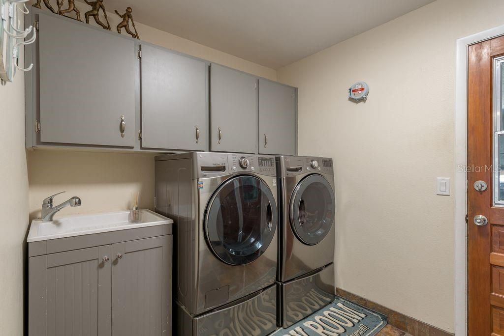 For Sale: $699,777 (2 beds, 2 baths, 1390 Square Feet)