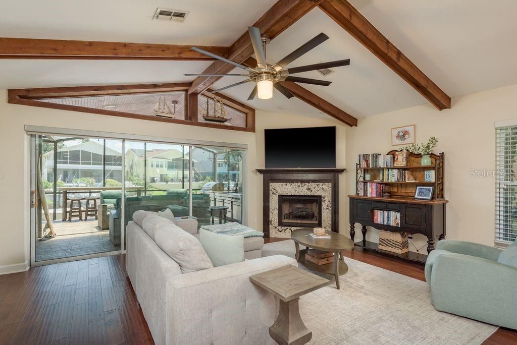 For Sale: $699,777 (2 beds, 2 baths, 1390 Square Feet)