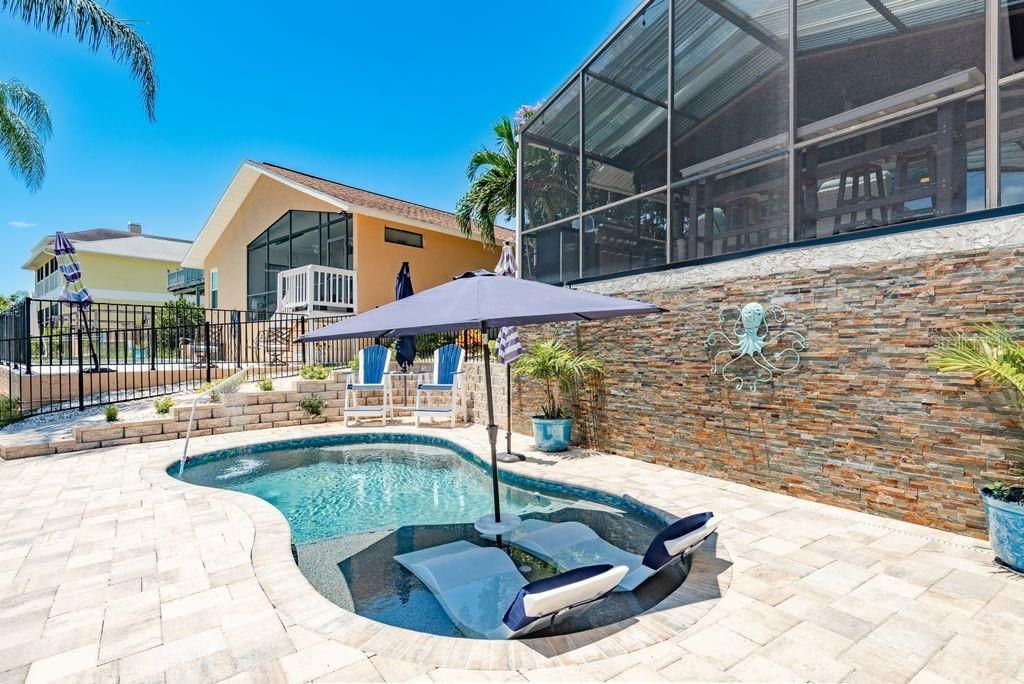 For Sale: $699,777 (2 beds, 2 baths, 1390 Square Feet)