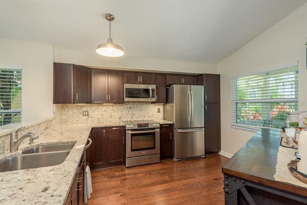 For Sale: $699,777 (2 beds, 2 baths, 1390 Square Feet)