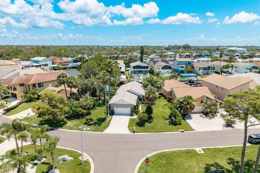 For Sale: $699,777 (2 beds, 2 baths, 1390 Square Feet)