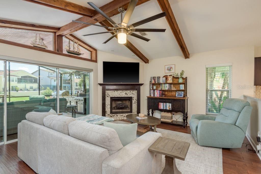 For Sale: $699,777 (2 beds, 2 baths, 1390 Square Feet)