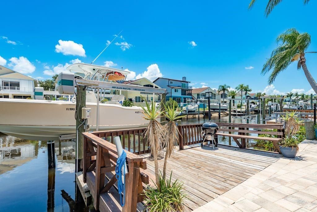 For Sale: $699,777 (2 beds, 2 baths, 1390 Square Feet)