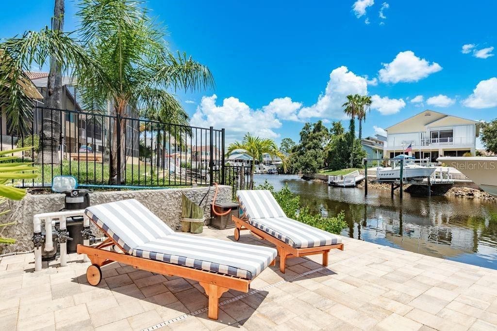 For Sale: $699,777 (2 beds, 2 baths, 1390 Square Feet)