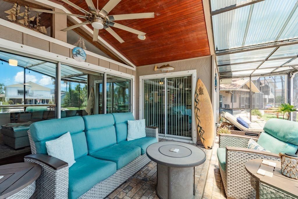 For Sale: $699,777 (2 beds, 2 baths, 1390 Square Feet)