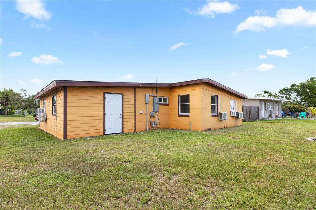 Active With Contract: $139,000 (3 beds, 1 baths, 1100 Square Feet)