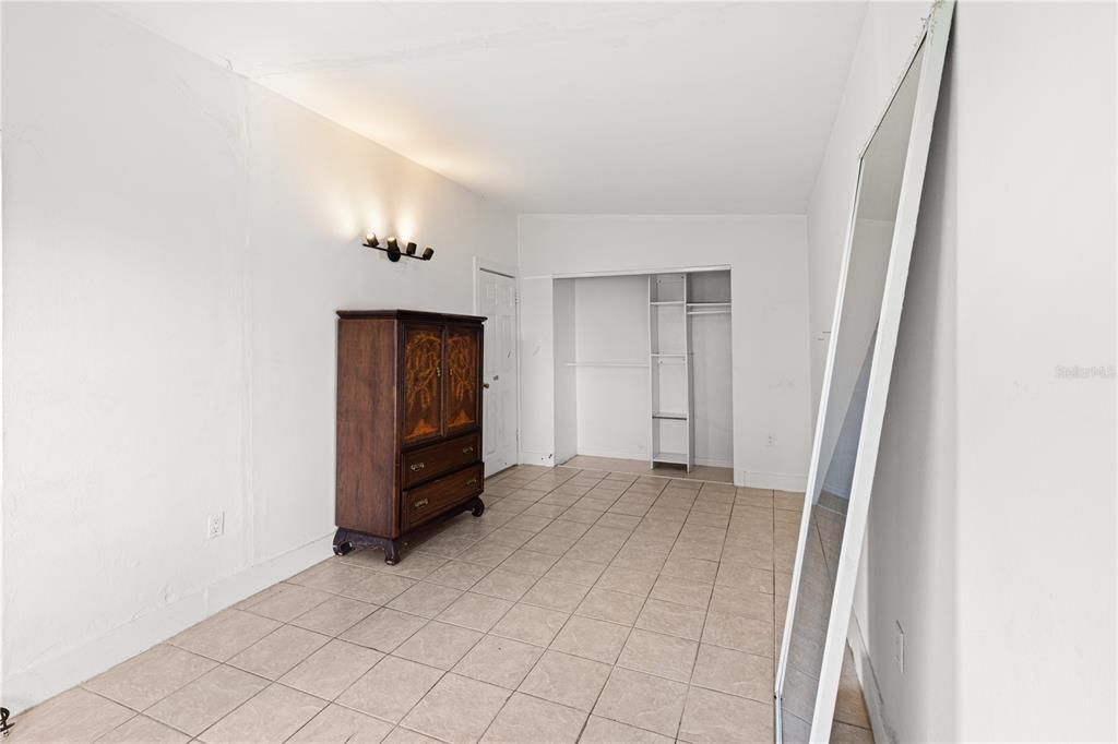 Active With Contract: $139,000 (3 beds, 1 baths, 1100 Square Feet)