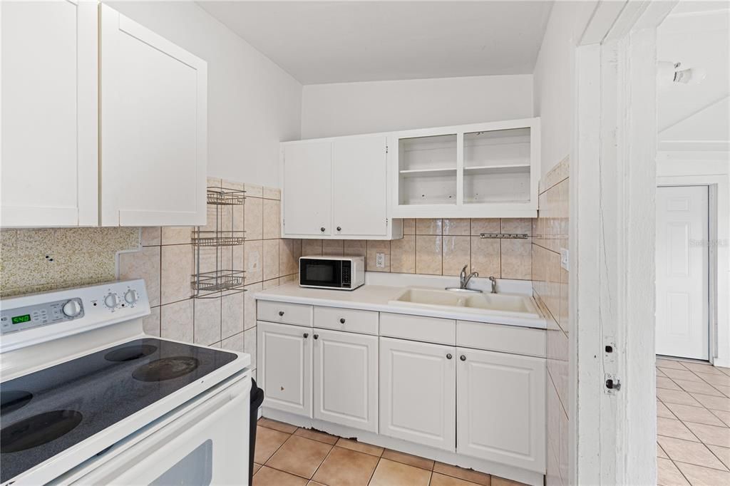 Active With Contract: $139,000 (3 beds, 1 baths, 1100 Square Feet)